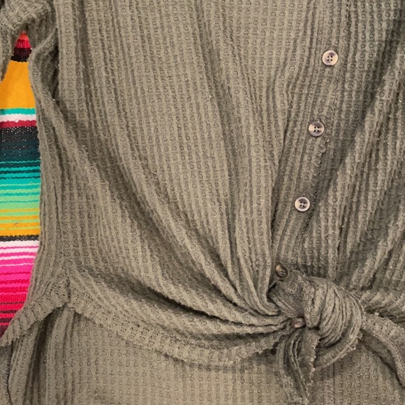 Urban Outfitters Thermal - Picture 2 of 4